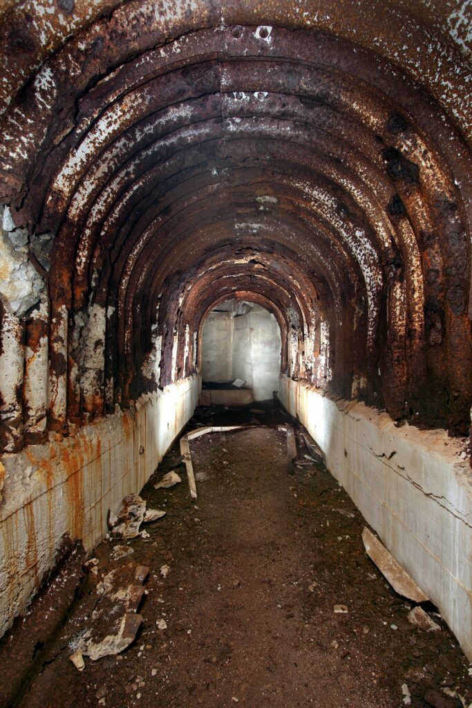 Le tunnel d'accès principal du bunker de l'opération tracer